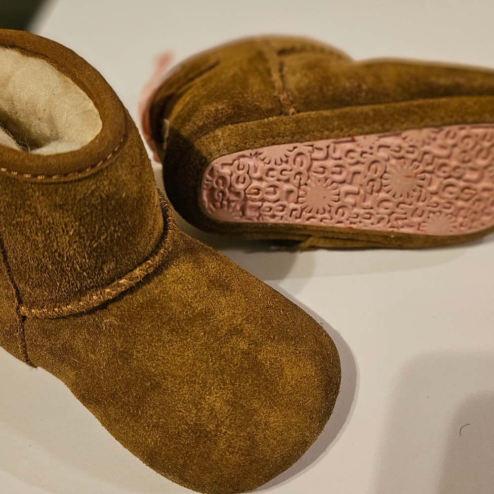 UGG Brown Kids Slippers with Pink Ribbon - Picture 2 of 4